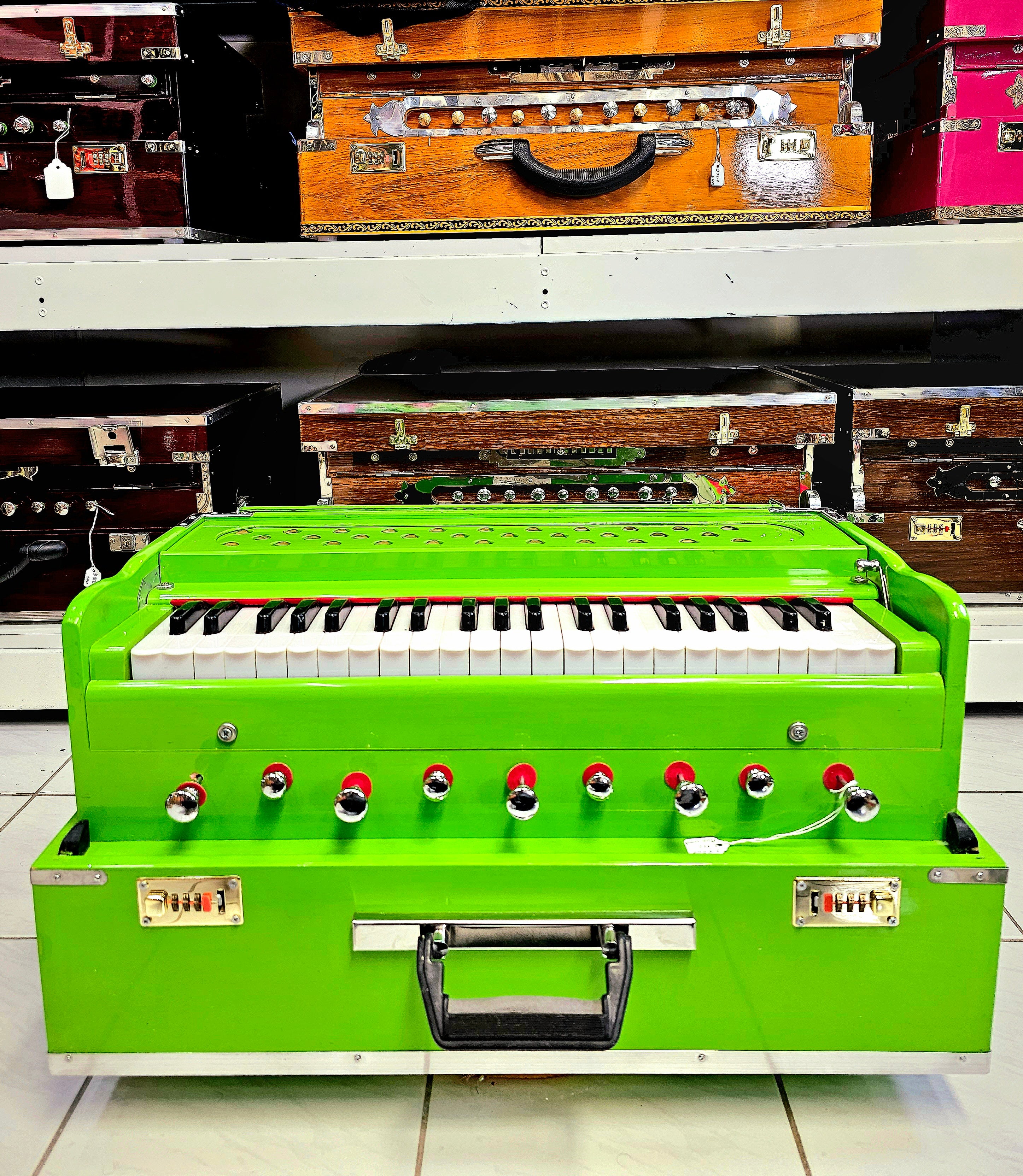 Serenade in Green: 2-Reed Pine Wood Traveller Akaal Harmonium - Image 4